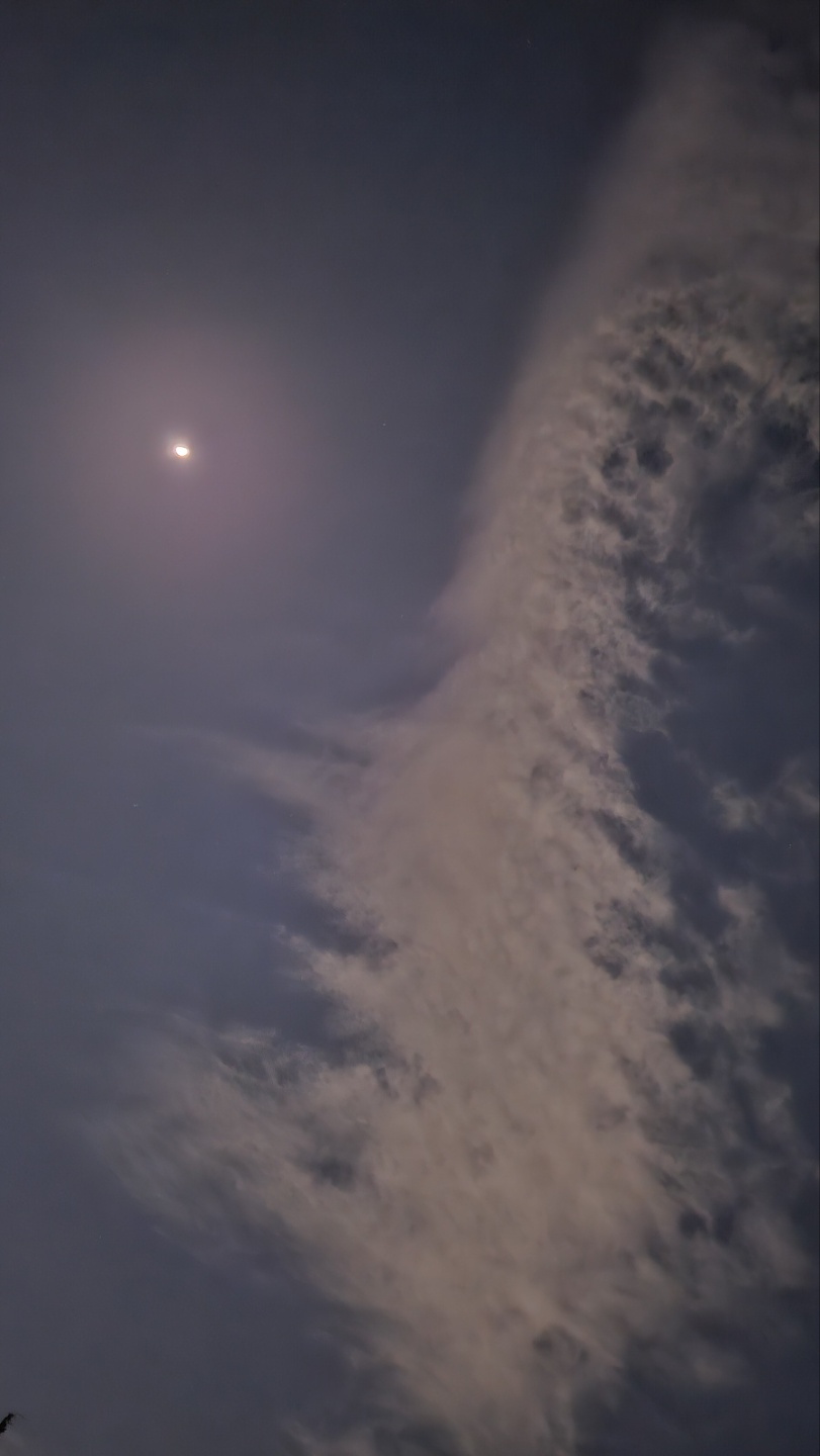 우주의 변화무상 구름의 예술작품